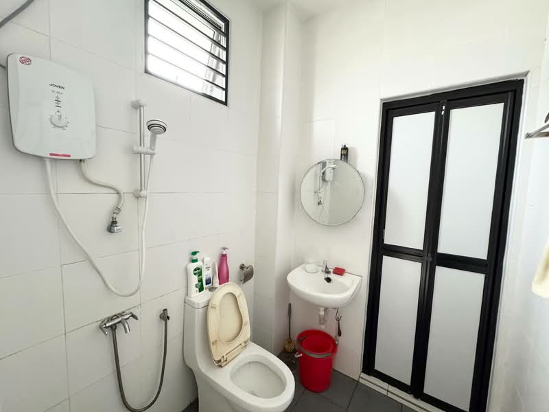 Rumah Teres 2 Tingkat untuk Dijual di Taman Kempas Indah (Tebrau) - Calley Chin - Bathroom - PropertyGuru.com.my
