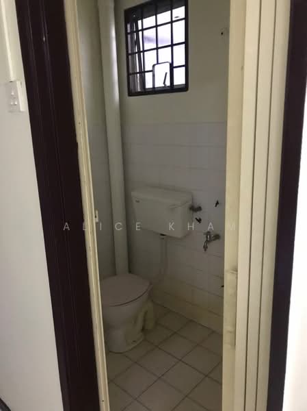 Pangsapuri untuk Dijual di Permai @ USJ 1 (Coral Court) - Alice Kham - Bathroom - PropertyGuru.com.my