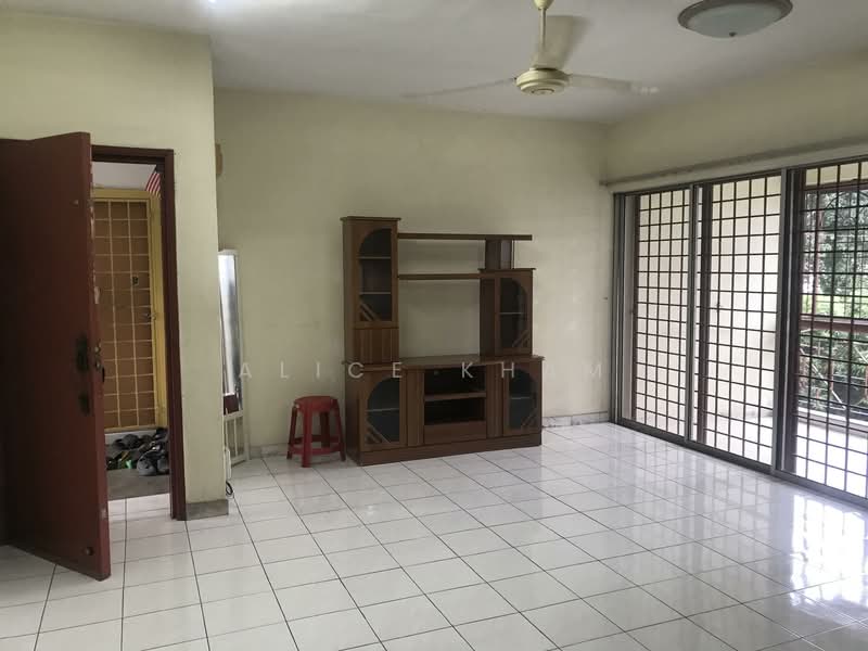 Pangsapuri untuk Dijual di Permai @ USJ 1 (Coral Court) - Alice Kham - Living Room - PropertyGuru.com.my