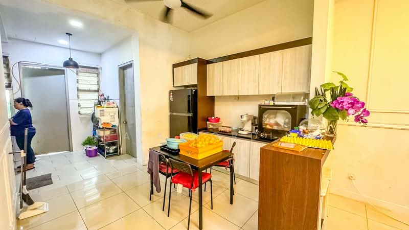 Rumah Teres 2 Tingkat untuk Dijual di Bandar Rimbayu (Telok Panglima Garang) - Sa'a Nordin - Kitchen - PropertyGuru.com.my