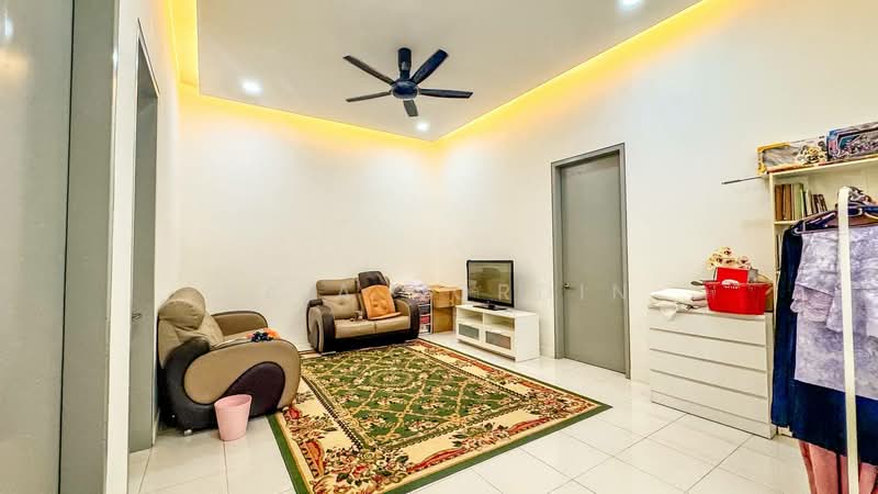 Rumah Teres 2 Tingkat untuk Dijual di Bandar Rimbayu (Telok Panglima Garang) - Sa'a Nordin - Living Room - PropertyGuru.com.my