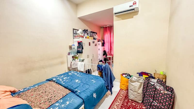 Rumah Teres 2 Tingkat untuk Dijual di Bandar Rimbayu (Telok Panglima Garang) - Sa'a Nordin - Bedroom - PropertyGuru.com.my