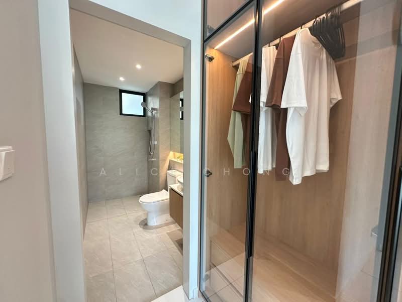 Service Residence for Sale at Topaz @ Crest@Austin - Alice Chong - Bathroom - PropertyGuru.com.my