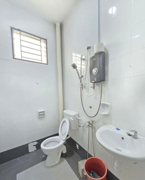 Cluster House for Rent in Austin (Johor Bahru) - Alfred Yap - Bathroom - PropertyGuru.com.my