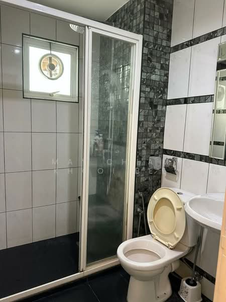 Condominium for Sale at I-Regency Condominium (Ideal Regency) - May Chiam Khooi Bee - Bathroom - PropertyGuru.com.my