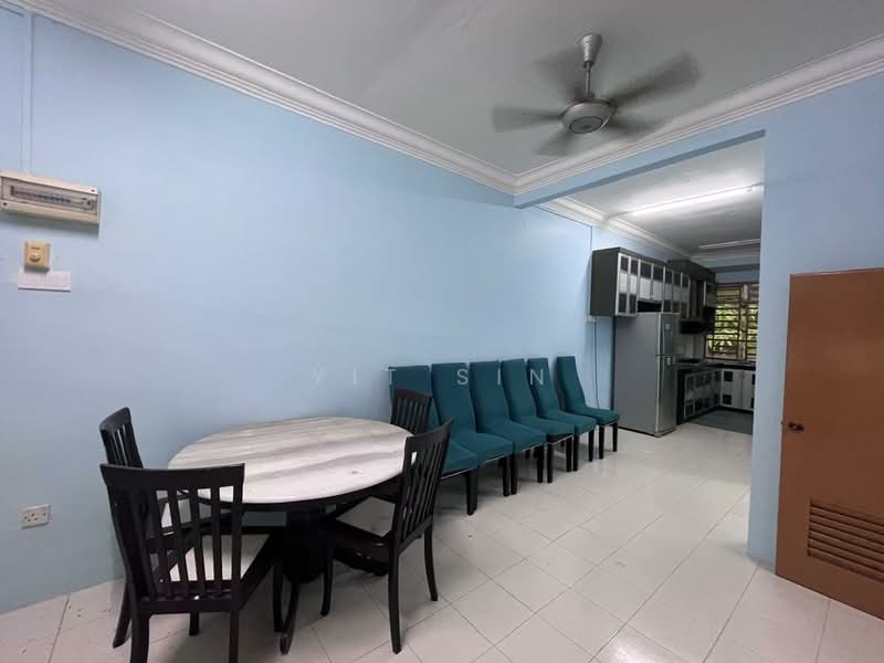 Rumah Teres 1 Tingkat untuk Disewa di Bandar Putra (Kulai) - Yit Sin - Dining Room - PropertyGuru.com.my