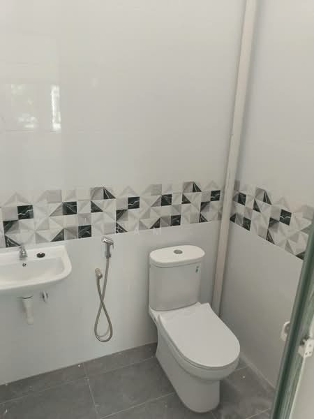 1-storey Terraced House for Sale in Pengkalan Baharu (Perak) - Sam . - Bathroom - PropertyGuru.com.my