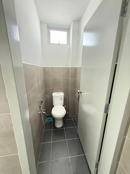 Shop for Rent in Bandar Tasik Kesuma (Beranang) - Penny Loh - Bathroom - PropertyGuru.com.my