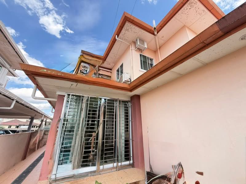 Semi-Detached House for Sale in Poh Kwong Park (Kuching) - Cherry Lee - Exterior - PropertyGuru.com.my