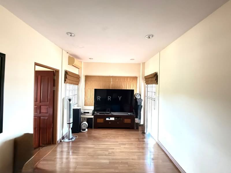 Semi-Detached House for Sale in Poh Kwong Park (Kuching) - Cherry Lee - Living Room - PropertyGuru.com.my