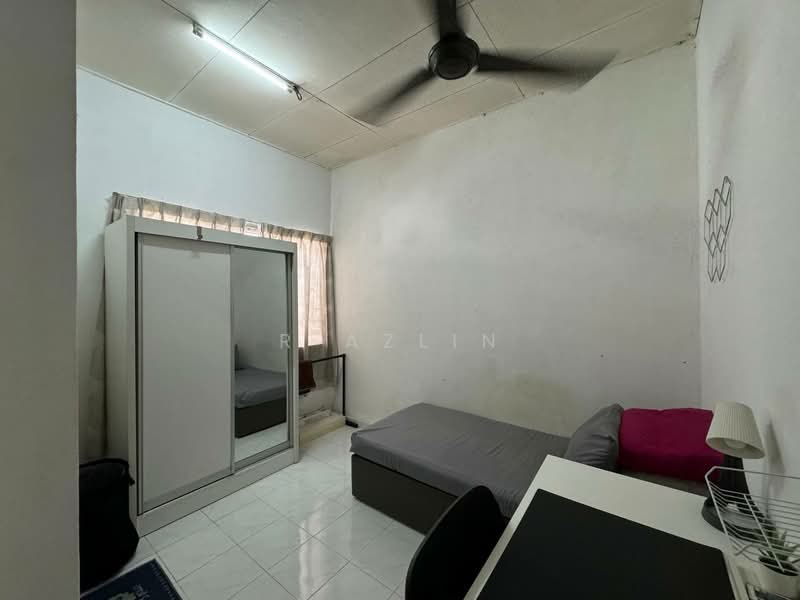 2-storey Terraced House for Sale in Subang Bestari (Shah Alam) - R Azlin - Bedroom - PropertyGuru.com.my