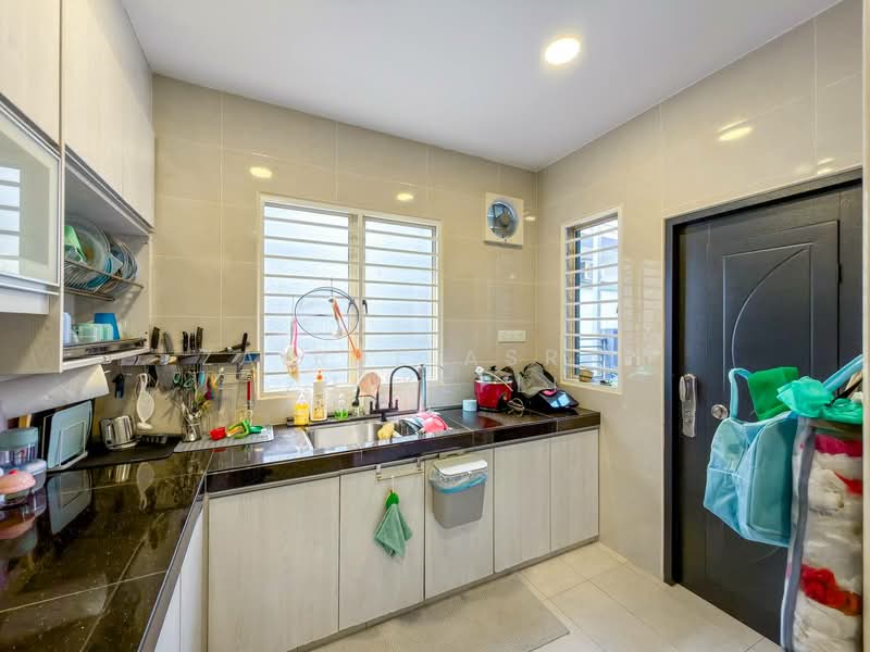 Semi-Detached House for Sale in Telok Panglima Garang (Selangor) - Zairul Asrah Zulkefli - Kitchen - PropertyGuru.com.my
