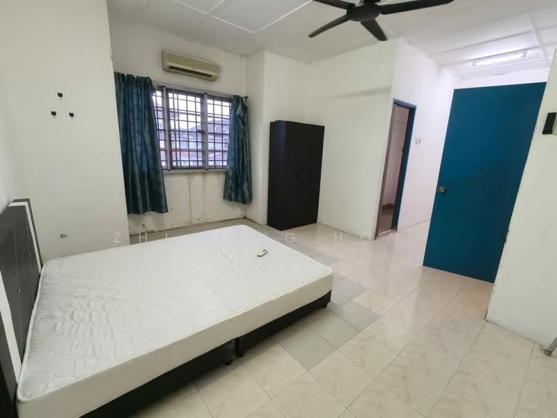 Rumah Teres 2 Tingkat untuk Disewa di Taman Putri Kulai (Kulai) - Zhi Yang Hong - Bedroom - PropertyGuru.com.my