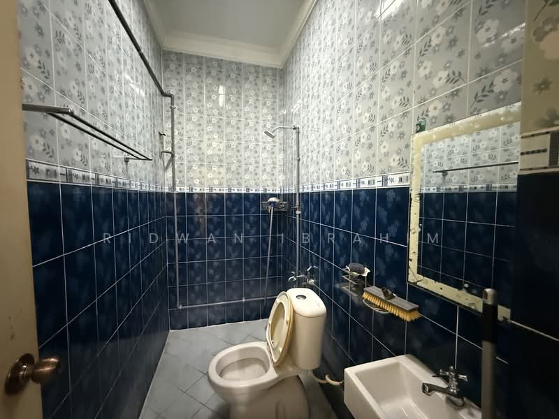 Bungalow for Sale in Kampung Sungai Kantan (Kajang) - Ridwan Ibrahim - Bathroom - PropertyGuru.com.my