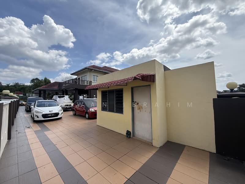Bungalow for Sale in Kampung Sungai Kantan (Kajang) - Ridwan Ibrahim - Exterior - PropertyGuru.com.my