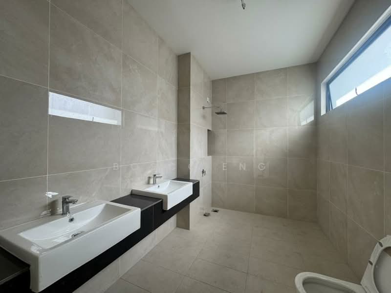 Rumah Kluster untuk Dijual di Austin Crest (Johor Bahru) - Bosco Eng - Bathroom - PropertyGuru.com.my