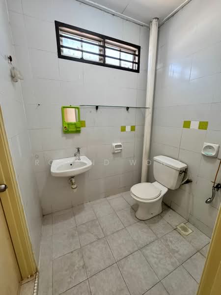 2-storey Terraced House for Rent in Taman Skudai Baru (Skudai) - Roland Wong - Bathroom - PropertyGuru.com.my