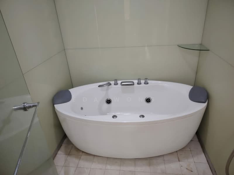 Servis Apartment untuk Disewa di Vipod Residence - Eda Wong - Bathroom - PropertyGuru.com.my