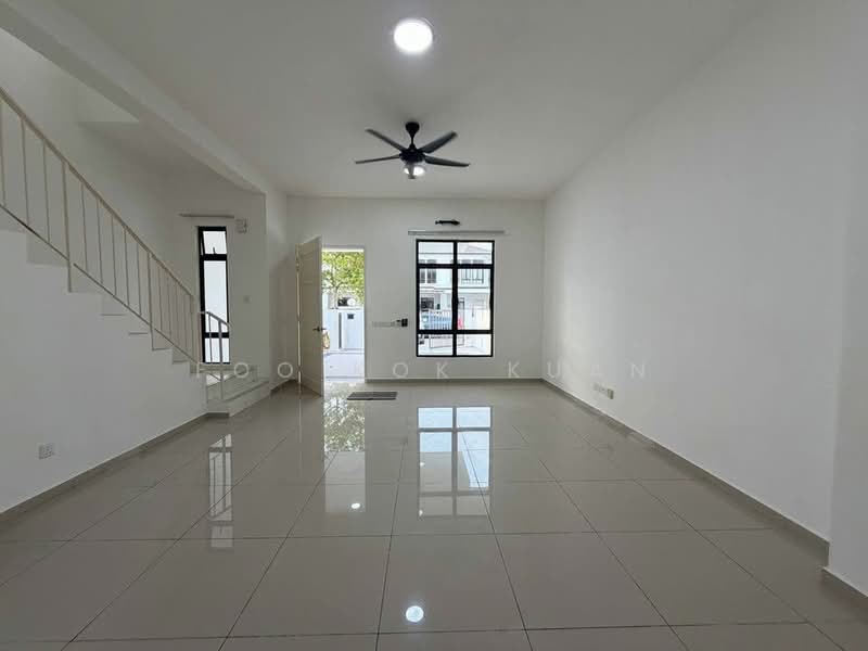 Rumah Teres 2 Tingkat untuk Dijual di Eco Grandeur (Puncak Alam) - Kelton Foo - Living Room - PropertyGuru.com.my