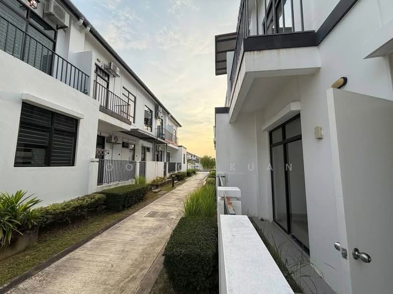 Rumah Teres 2 Tingkat untuk Dijual di Eco Grandeur (Puncak Alam) - Kelton Foo - Exterior - PropertyGuru.com.my