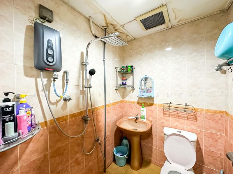 1-storey Terraced House for Sale in Taman Cheras Jaya (Cheras) - Ahmad Fikri Amer Hamzah - Bathroom - PropertyGuru.com.my