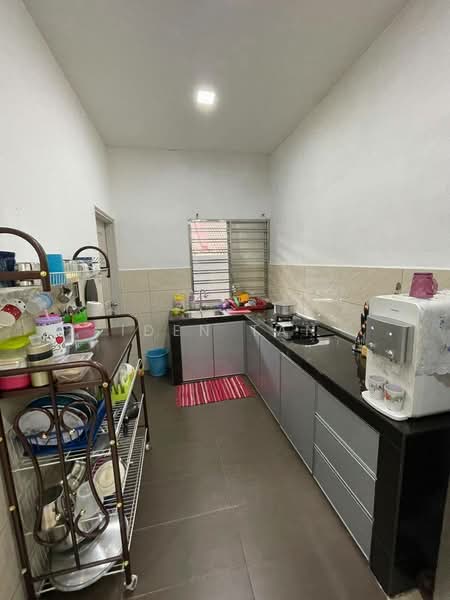Rumah Teres 1 Tingkat untuk Dijual di Taman Perling (Perling) - Iden Tan - Kitchen - PropertyGuru.com.my