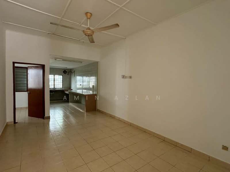Rumah Teres 1 Tingkat untuk Dijual di Taman Kajang Utama (Kajang) - Amin Azlan - Living Room - PropertyGuru.com.my