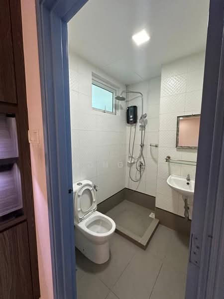 Service Residence for Sale at Seasons Amara Larkin - Hong . - Bathroom - PropertyGuru.com.my