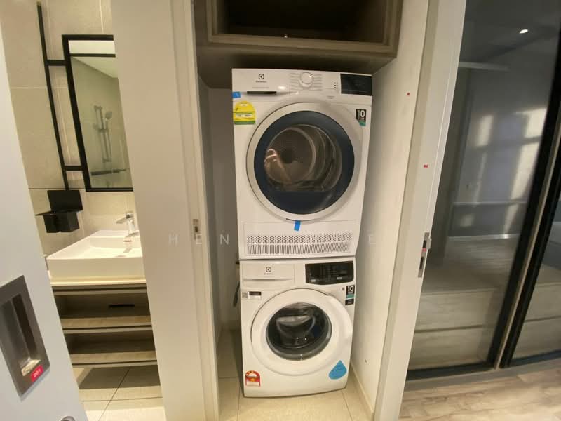 Service Residence for Rent at Millerz Square Serviced Residence - Henry Yee - Bathroom - PropertyGuru.com.my