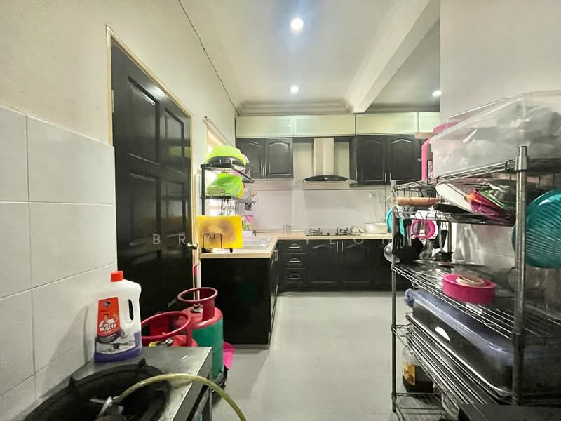 Rumah Teres 2 Tingkat untuk Dijual di Taman TTDI Jaya (Shah Alam) - Bryan Yeoh - Kitchen - PropertyGuru.com.my