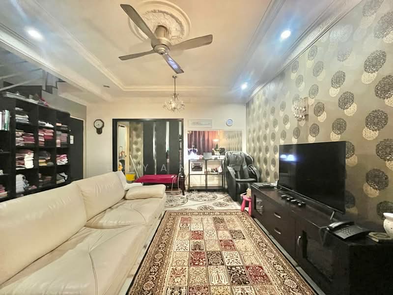 Rumah Teres 2 Tingkat untuk Dijual di Taman TTDI Jaya (Shah Alam) - Bryan Yeoh - Living Room - PropertyGuru.com.my