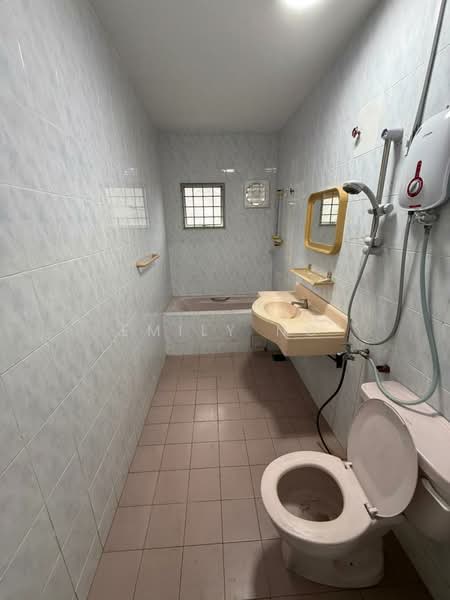 Rumah Teres 2 Tingkat untuk Disewa di Batu Caves (Selangor) - Emily Ng - Bathroom - PropertyGuru.com.my