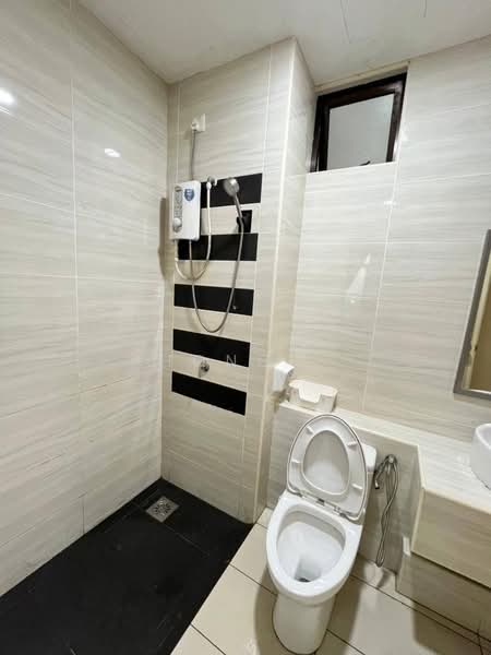 Service Residence for Sale at D'Summit Residences - Hong . - Bathroom - PropertyGuru.com.my
