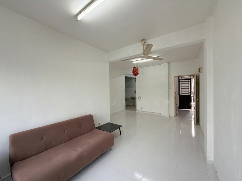 Rumah Flat untuk Disewa di Taman Gaya - Winson Yap - Living Room - PropertyGuru.com.my