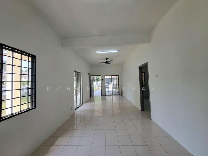 Rumah Teres 2 Tingkat untuk Dijual di Seksyen U10 (Shah Alam) - Rohana Ishak - Living Room - PropertyGuru.com.my