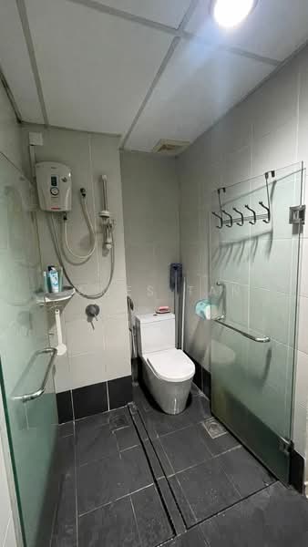 Servis Apartment untuk Disewa di Centrestage Designer Suite - James Tan - Bathroom - PropertyGuru.com.my