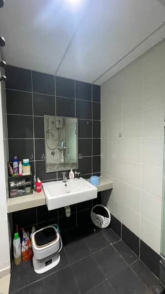 Servis Apartment untuk Disewa di Centrestage Designer Suite - James Tan - Bathroom - PropertyGuru.com.my