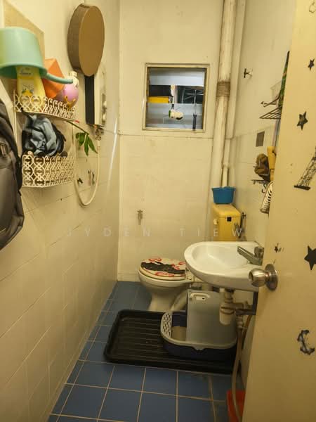 Pangsapuri untuk Dijual di Pangsapuri Sri Mayang - Jyden Tiew - Bathroom - PropertyGuru.com.my