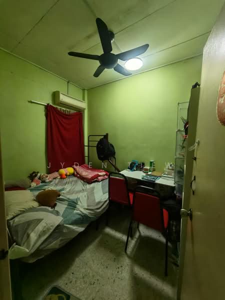 Pangsapuri untuk Dijual di Pangsapuri Sri Mayang - Jyden Tiew - Bedroom - PropertyGuru.com.my