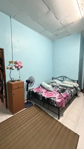 1.5-storey Terraced House for Sale in Taman Kemas (Tampoi) - Mukhriez Mesh - Bedroom - PropertyGuru.com.my
