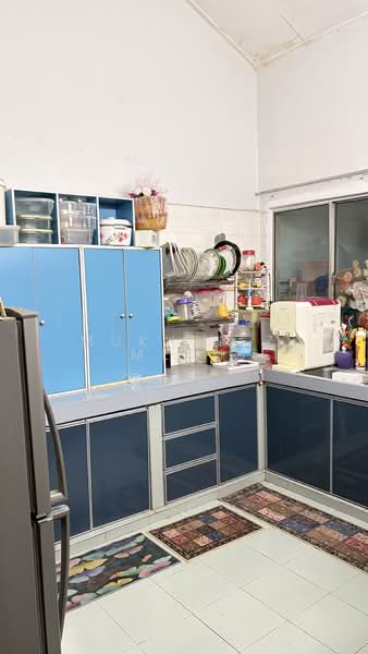 1.5-storey Terraced House for Sale in Taman Kemas (Tampoi) - Mukhriez Mesh - Kitchen - PropertyGuru.com.my