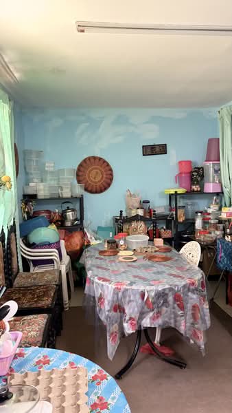 1.5-storey Terraced House for Sale in Taman Kemas (Tampoi) - Mukhriez Mesh - Dining Room - PropertyGuru.com.my