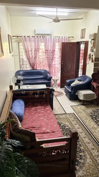 1.5-storey Terraced House for Sale in Taman Kemas (Tampoi) - Mukhriez Mesh - Living Room - PropertyGuru.com.my