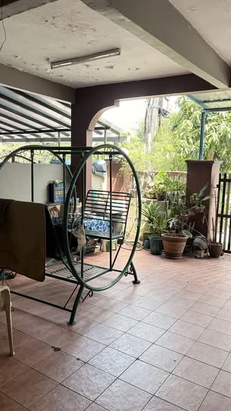1.5-storey Terraced House for Sale in Taman Kemas (Tampoi) - Mukhriez Mesh - Car porch  - PropertyGuru.com.my