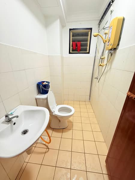 Pangsapuri untuk Disewa di Sri Lavender Apartment - Lee Soo Bee - Bathroom - PropertyGuru.com.my