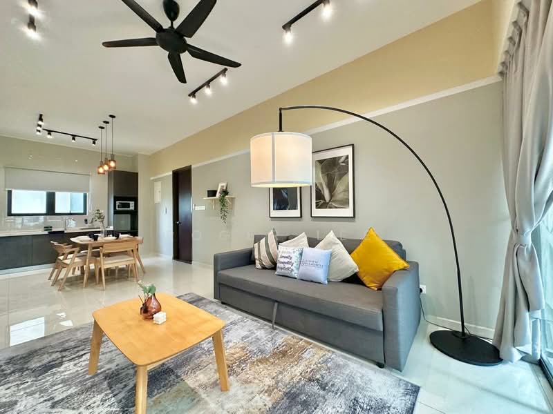 Kondominium untuk Dijual di Kings Bay @ Country Garden Danga Bay - Roger Lee - Living Room - PropertyGuru.com.my