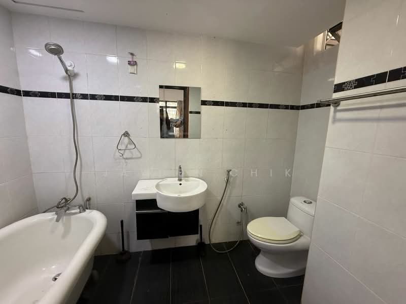 Condominium for Rent at Vista Komanwel C - Jayden Chik - Bathroom - PropertyGuru.com.my