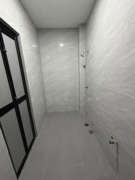 Rumah Teres 2 Tingkat untuk Dijual di Taman Bestari Indah (Ulu Tiram) - Seven Tay - Bathroom - PropertyGuru.com.my