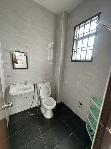 Rumah Teres 2 Tingkat untuk Disewa di Taman Setia Indah (Tebrau) - Alex Sieh - Bathroom - PropertyGuru.com.my