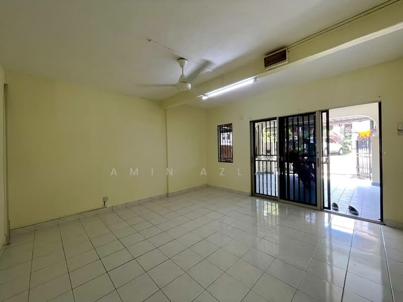 2-storey Terraced House for Sale in Kajang (Selangor) - Amin Azlan - Living Room - PropertyGuru.com.my